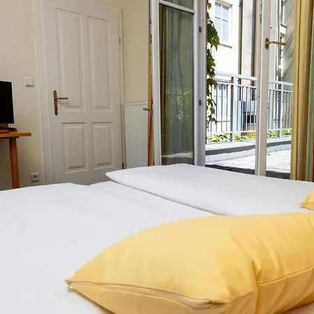 Suite Hotel 900M Zur Oper-3